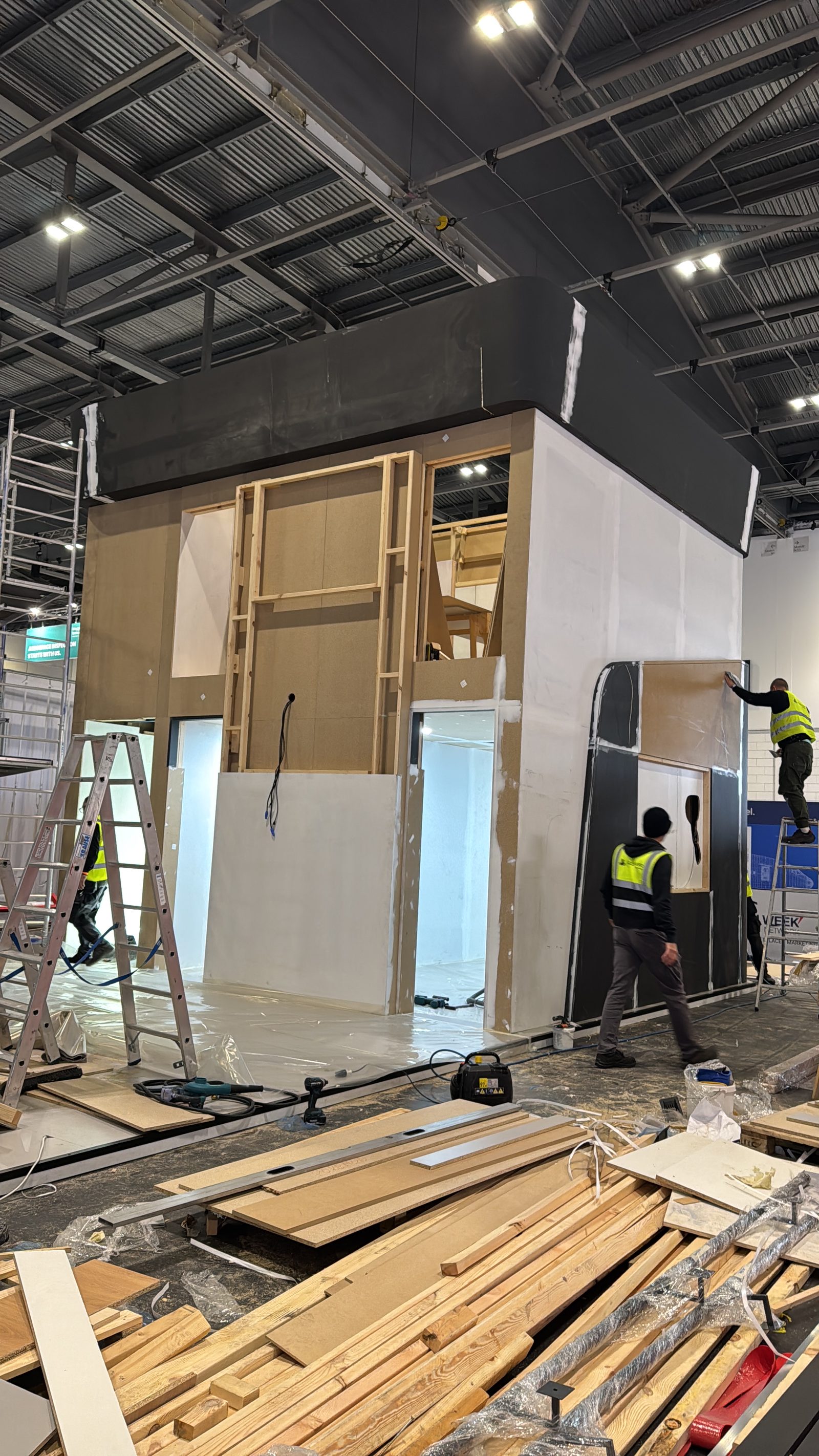 Bespoke exhibition stand structure taking shape during on-site build-up