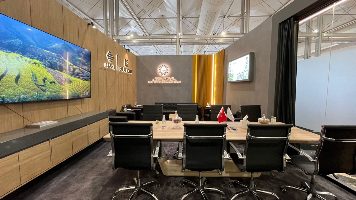 Emlak Konut Bespoke stand at Cityscape Global, view 6