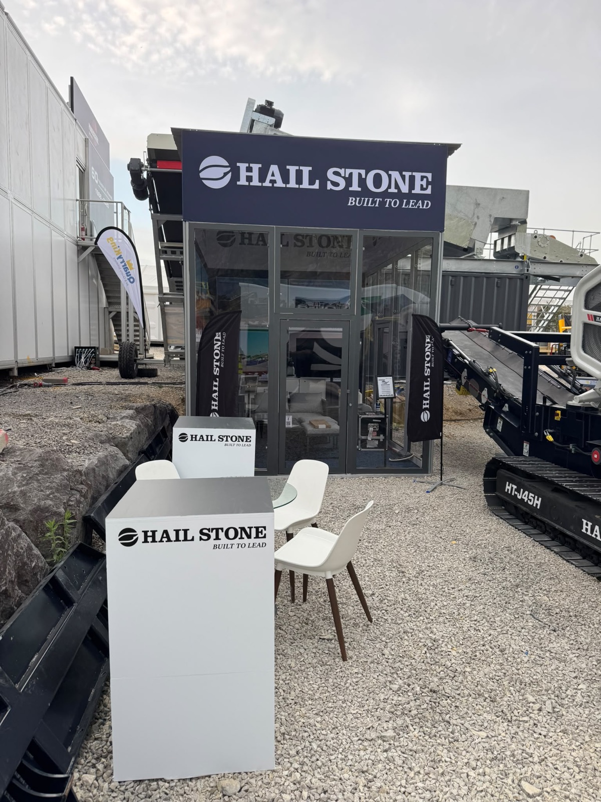 Hailstone DUM FLEX Outdoor stand at Hillhead, view 1