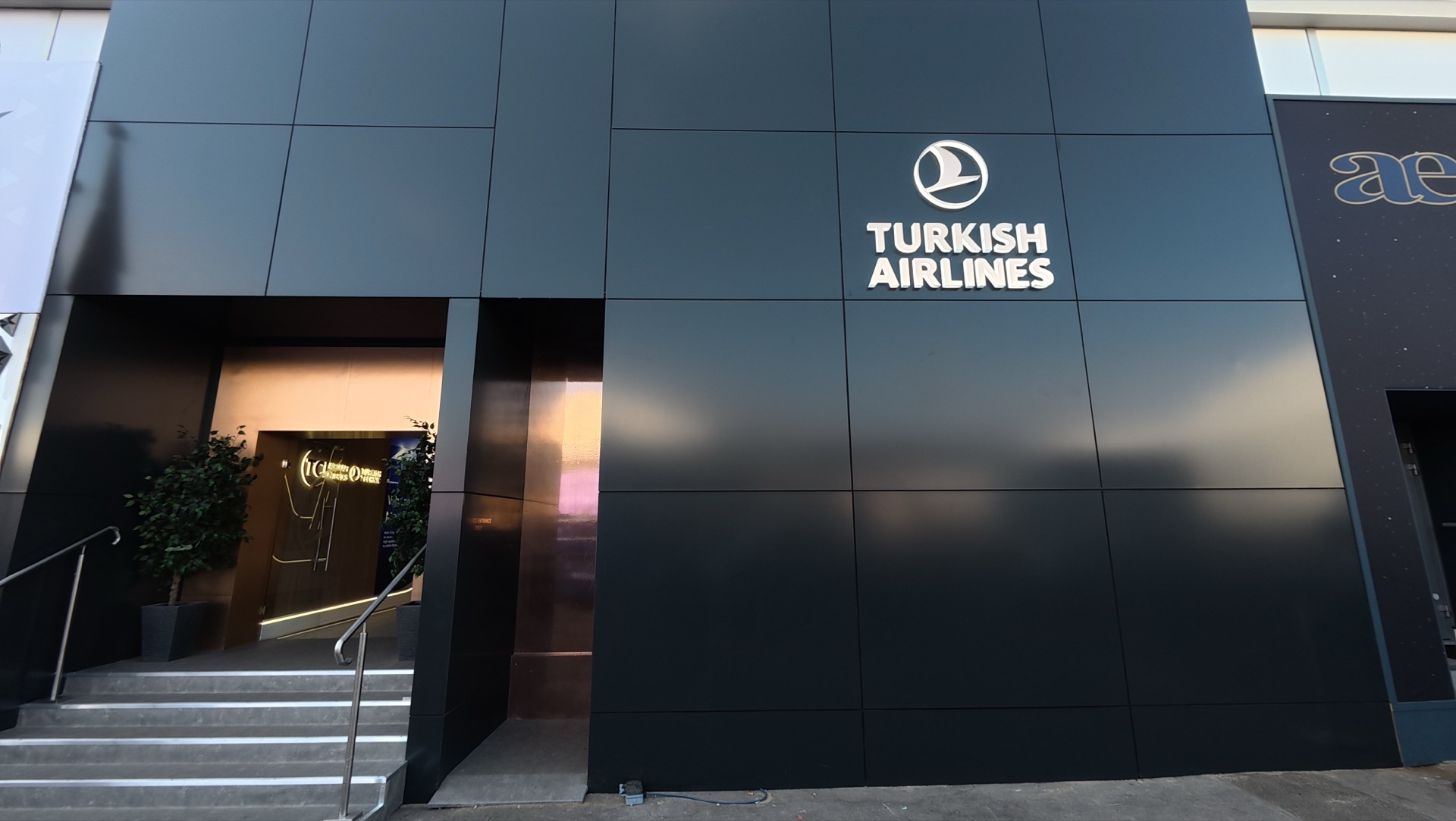 Turkish Airlines double-decker chalet at Farnborough International Airshow