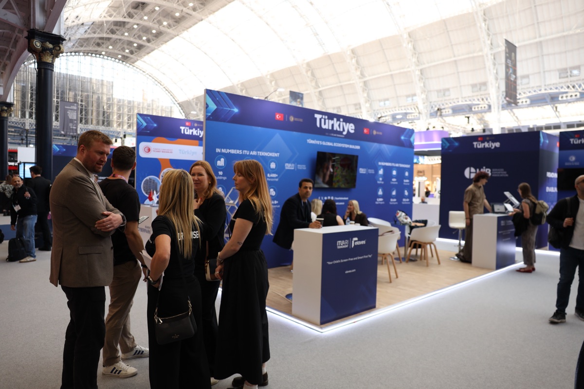 Government of Türkiye DUM FLEX stand at London Tech Week, view 4