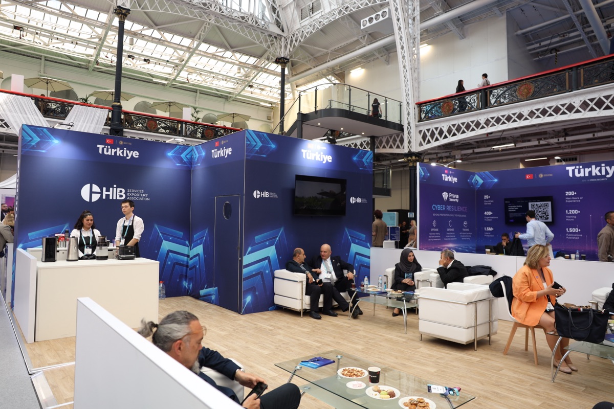 Government of Türkiye DUM FLEX stand at London Tech Week, view 7