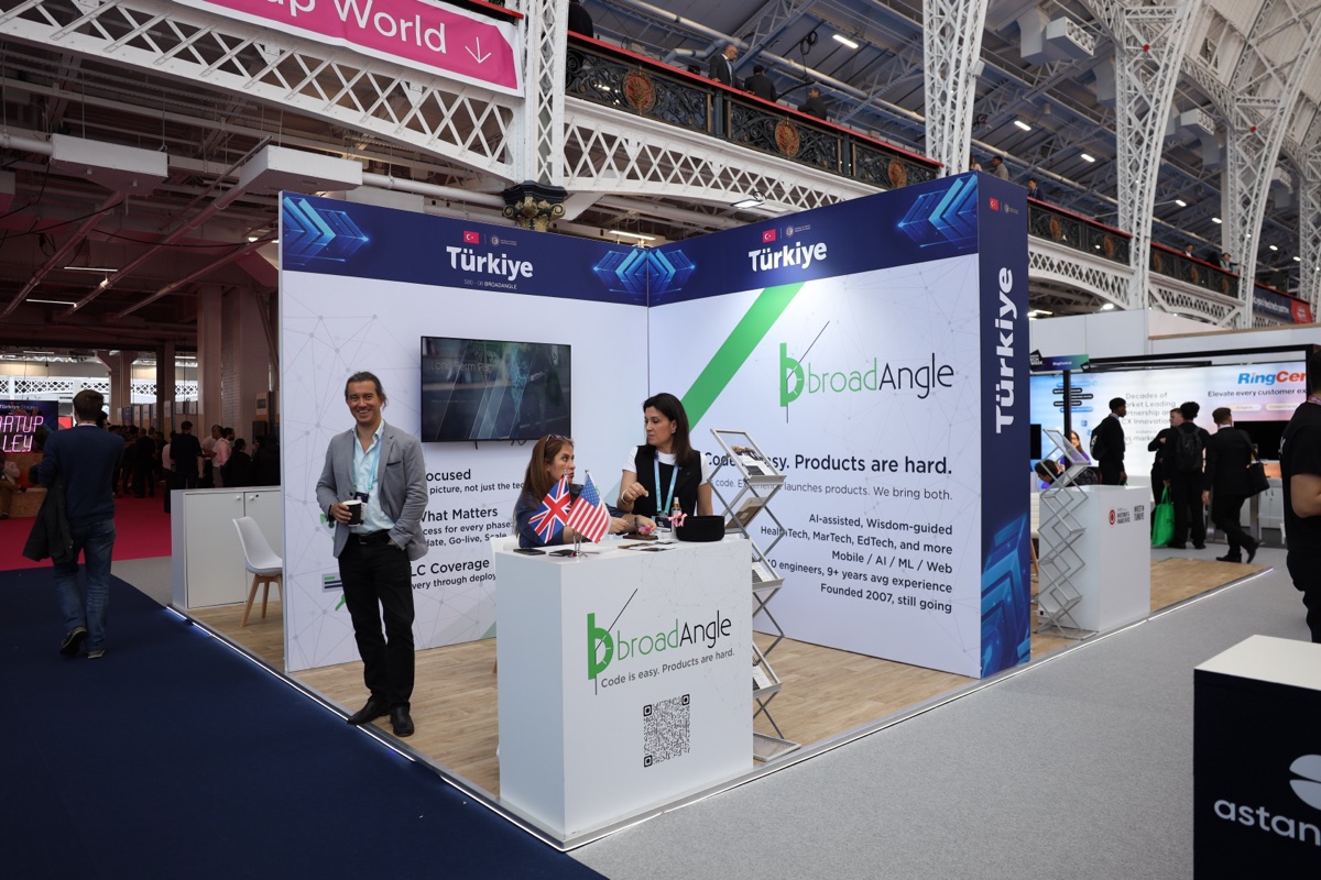 Government of Türkiye DUM FLEX stand at London Tech Week, view 9