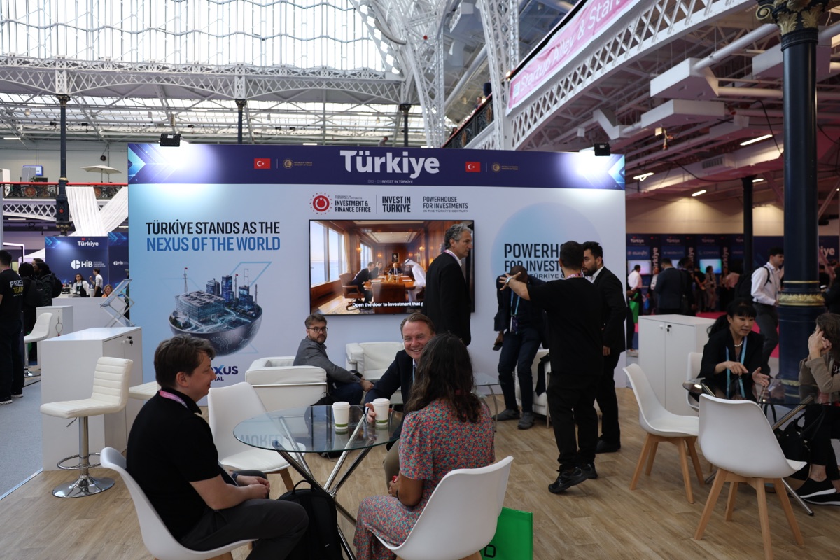 Government of Türkiye DUM FLEX stand at London Tech Week, view 11
