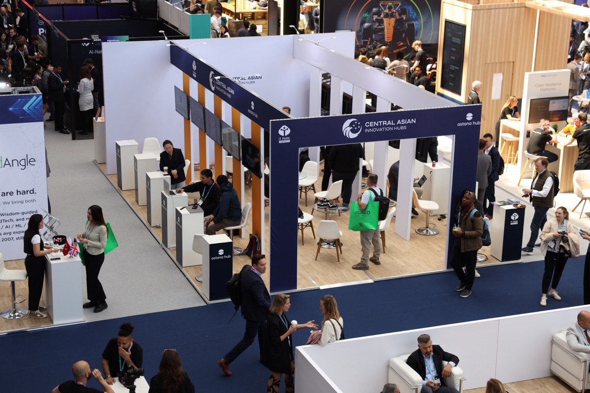 Government of Türkiye DUM FLEX stand at London Tech Week, view 12