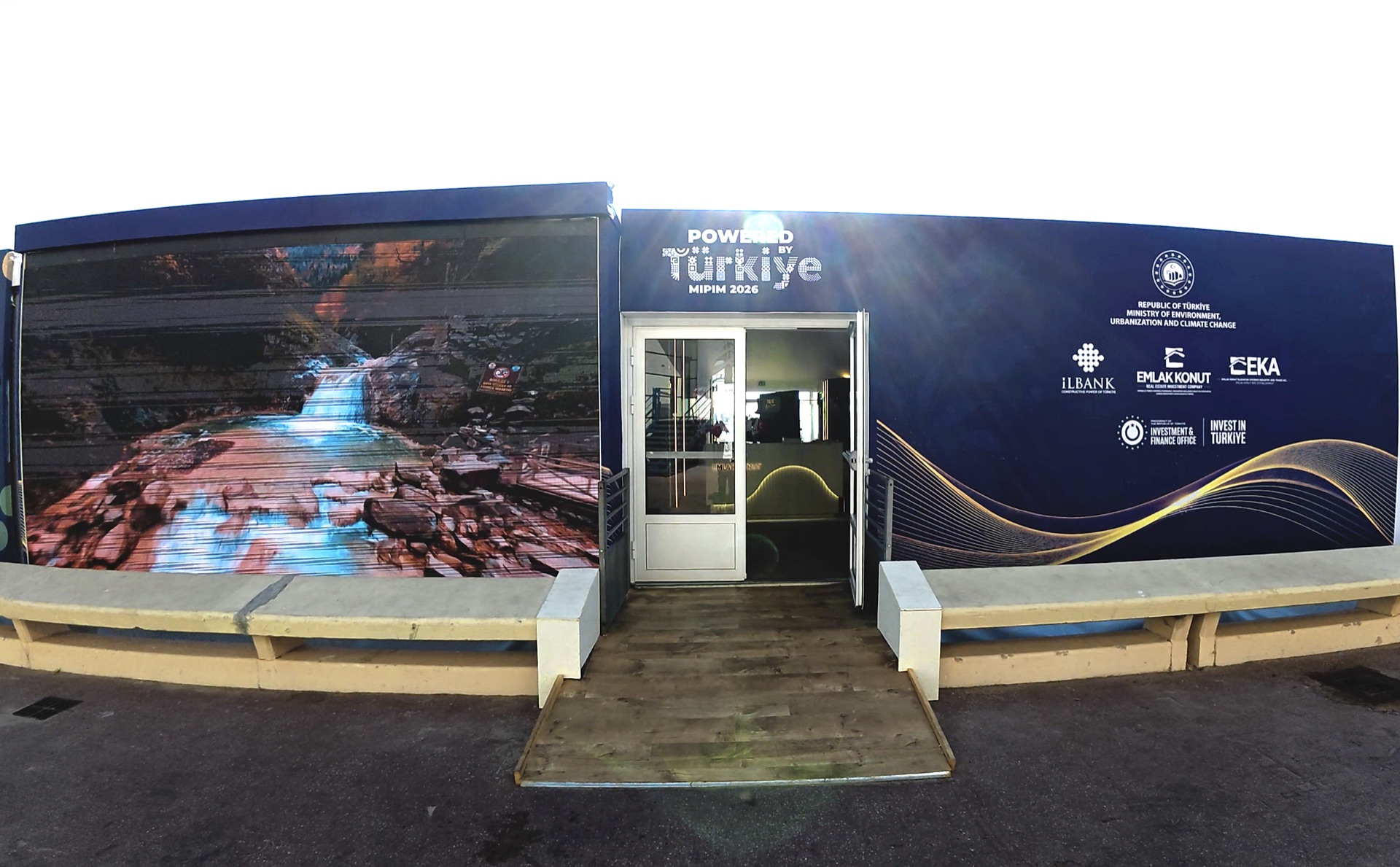 Türkiye Pavilion Bespoke chalet with large LED façade at MIPIM Cannes