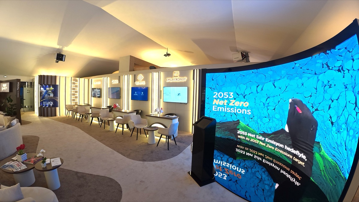 Türkiye Pavilion / Ministry of Environment, Urbanisation and Climate Change of Türkiye Bespoke stand at MIPIM, view 1