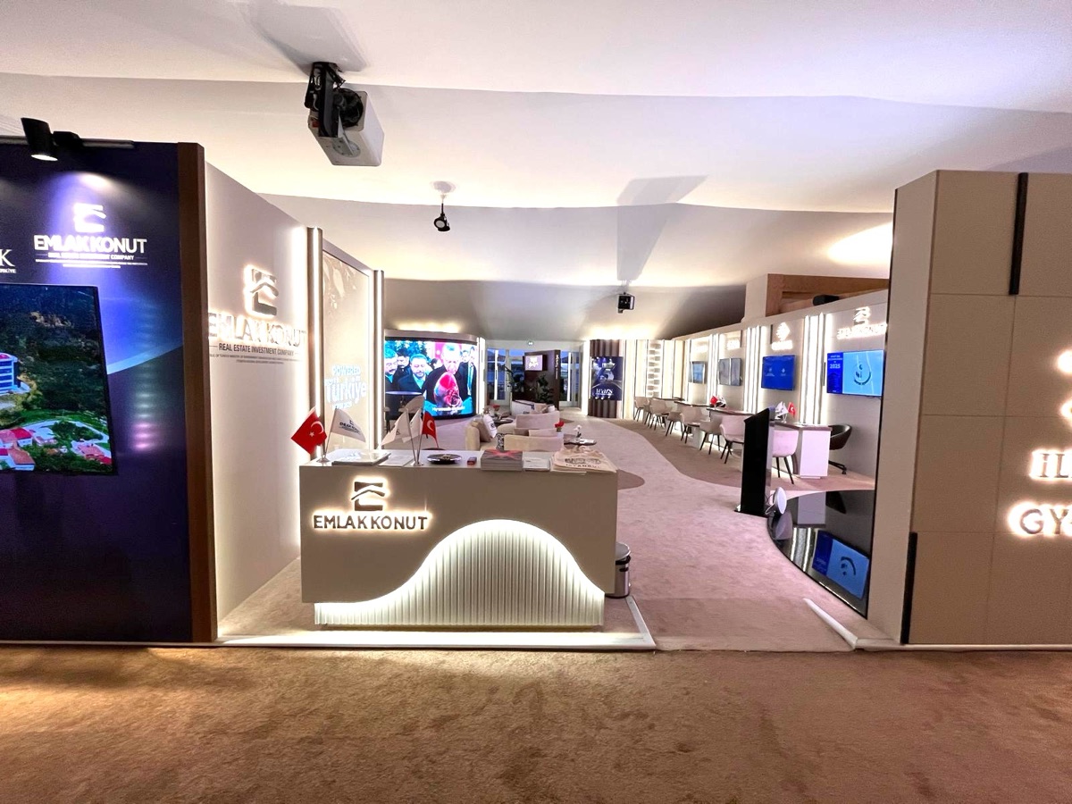 Türkiye Pavilion / Ministry of Environment, Urbanisation and Climate Change of Türkiye Bespoke stand at MIPIM, view 5